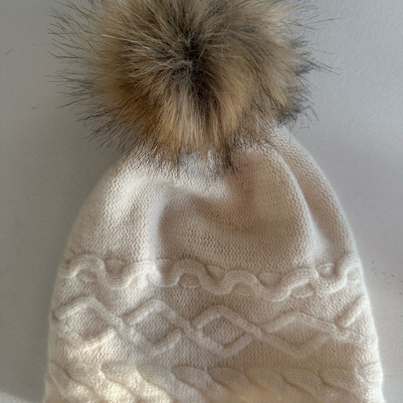 100% Cashmere Cozy Knit Beanie with Faux Fur Pom - Picture 2 of 4